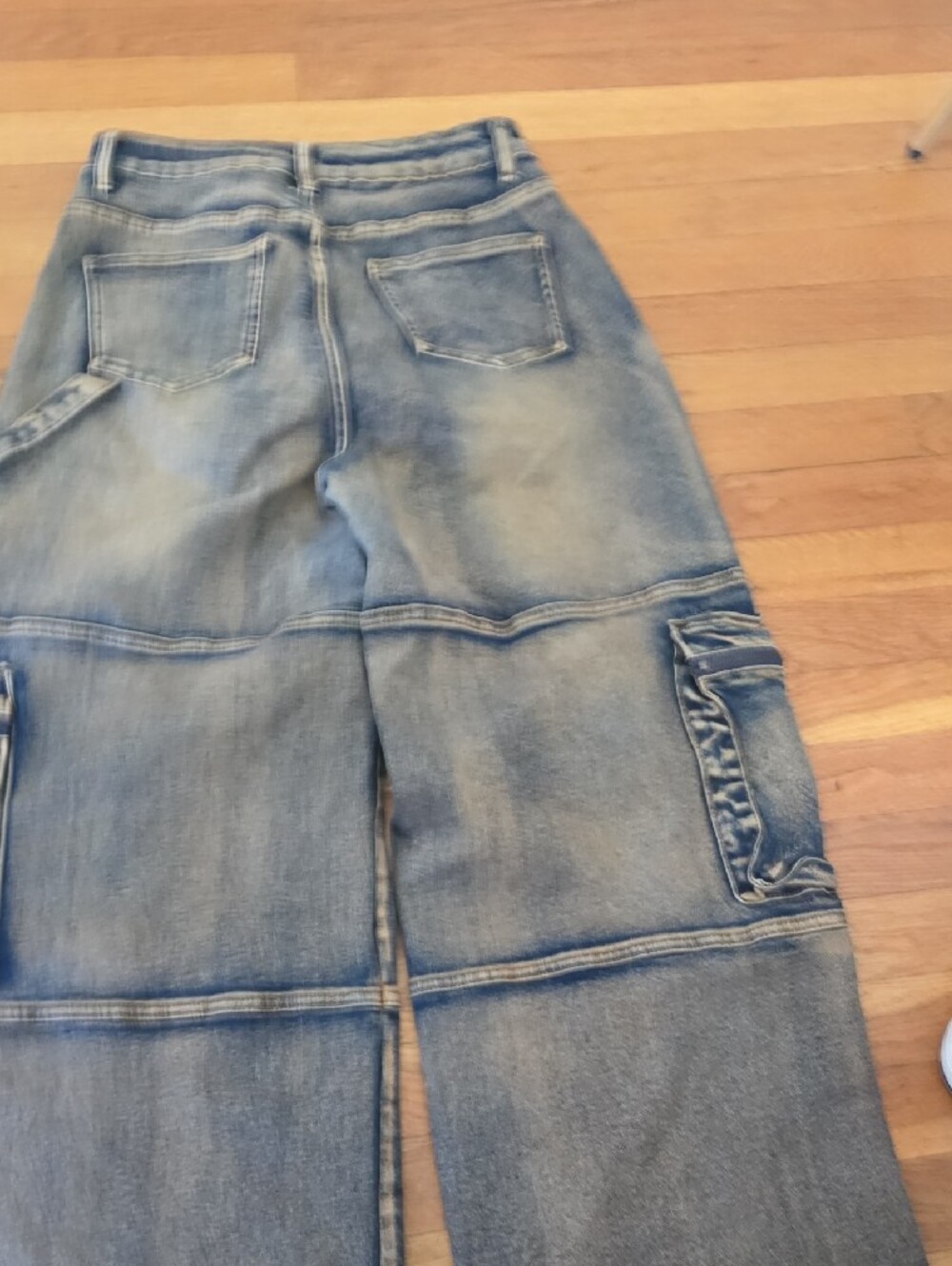 Relaxed Cargo Jeans in Faded Blue Denim - Picture 3 of 5